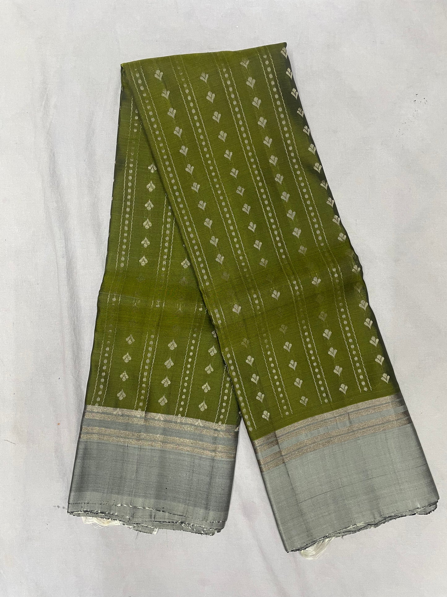 GS09 Semi Gadwal Pattu Saree