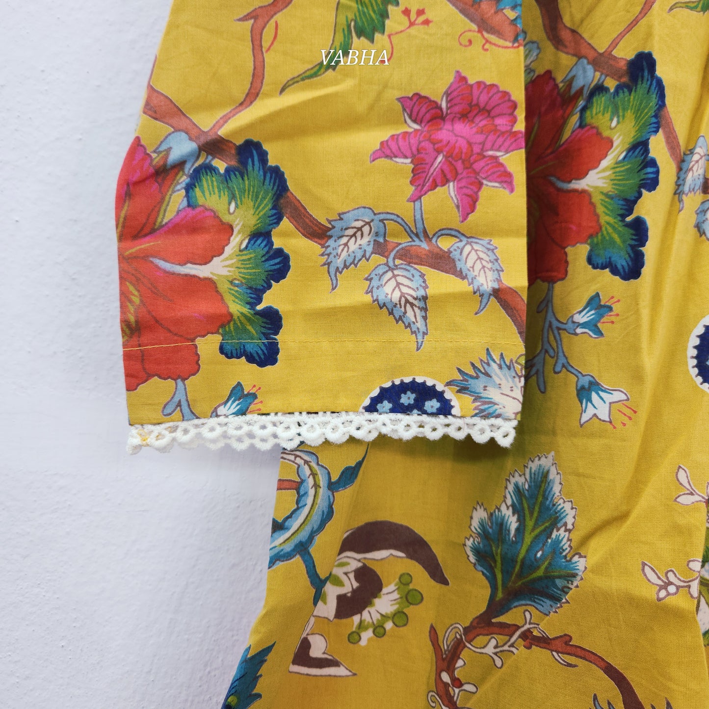 C70 Yellow Cotton V Neck With Floral Print Straight Cut Short Kurthi Pant Co-ord Set