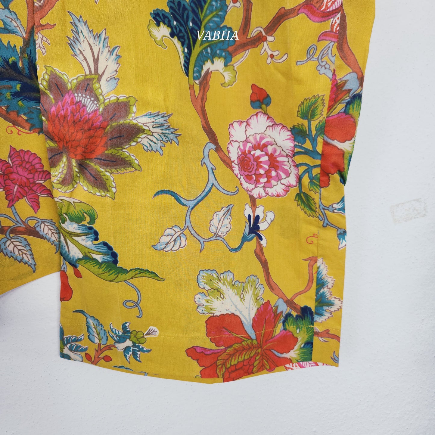 C70 Yellow Cotton V Neck With Floral Print Straight Cut Short Kurthi Pant Co-ord Set