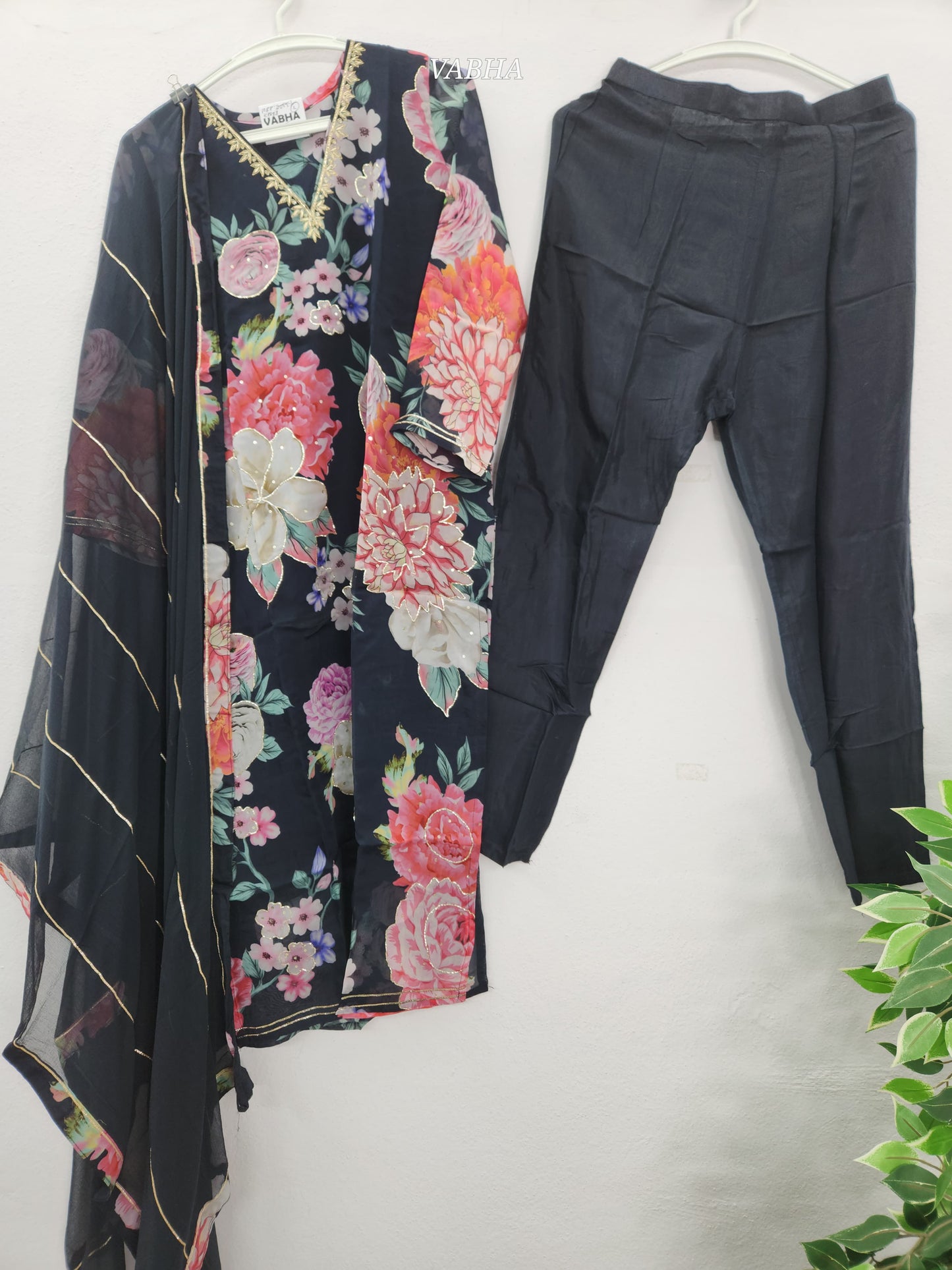 KPD88 Black Organza Digital Print With Heavy Work V-neck Kurti Pant Dupatta
