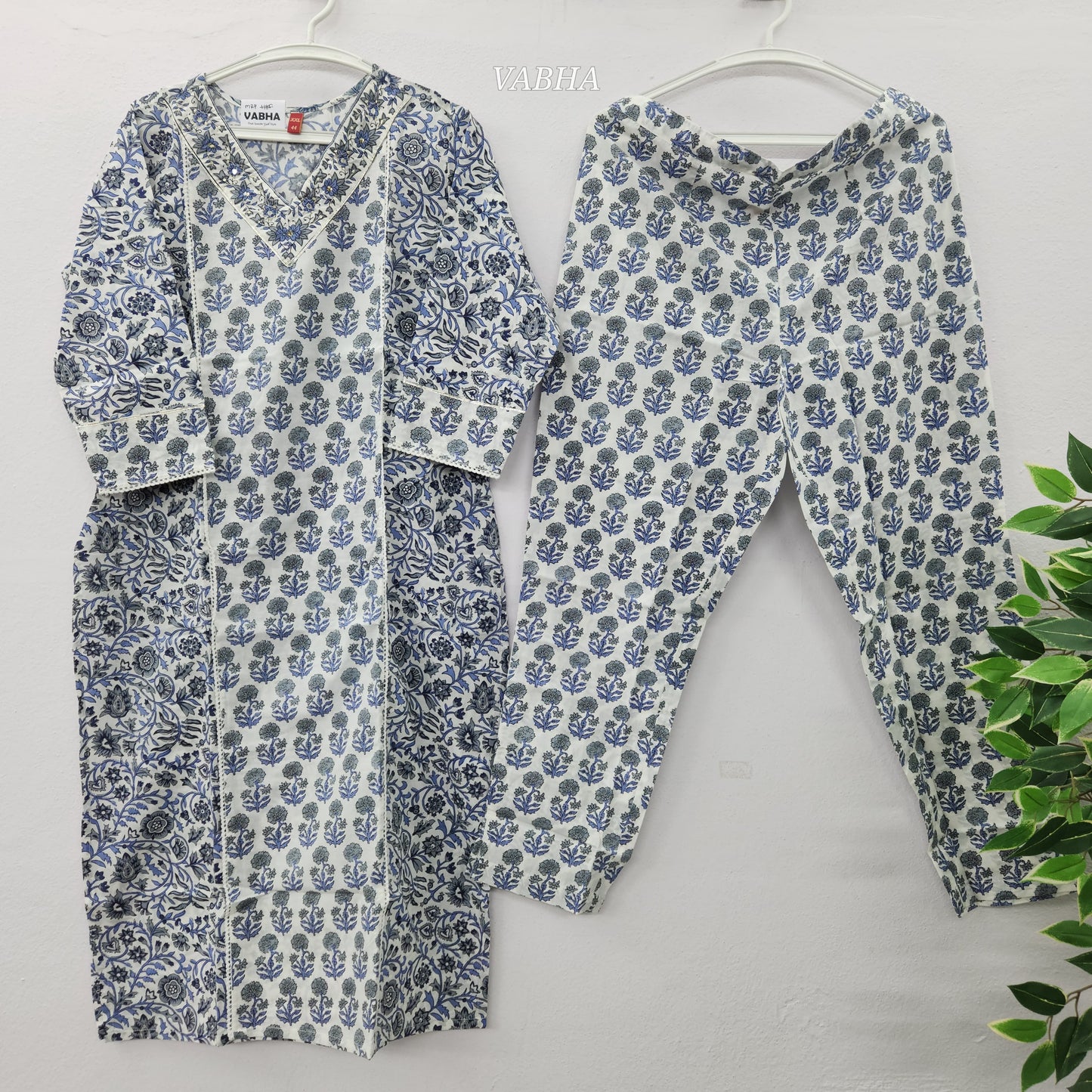 C34 White Blue Floral Print Cotton Co-Ord Set