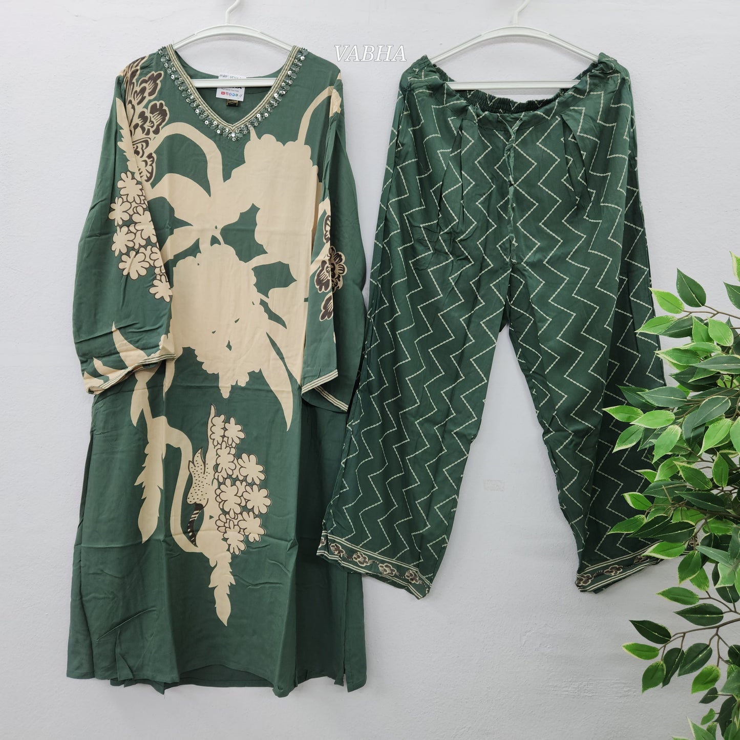 C37 Green Floral Print Rayon Co-Ord Set